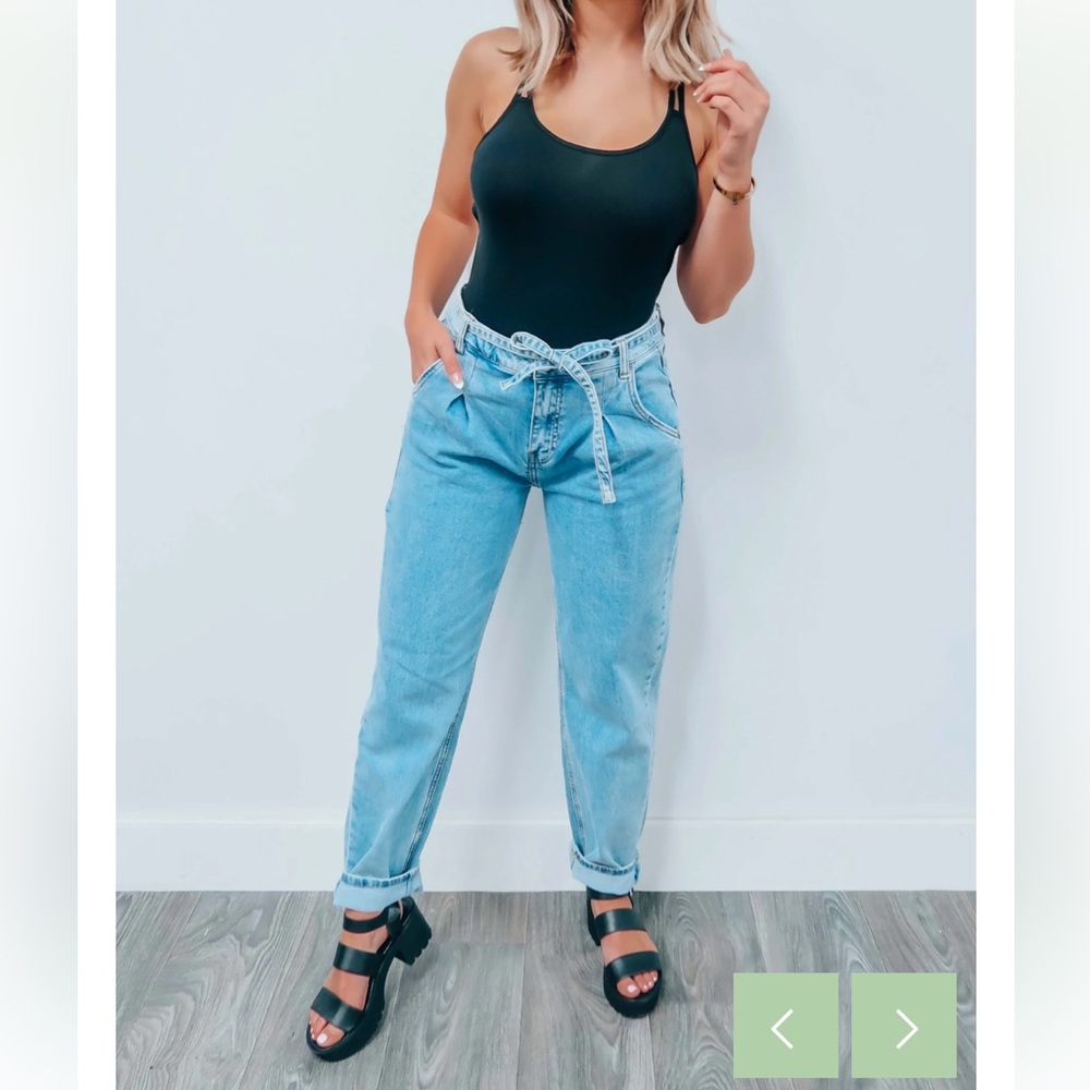 Belted jeans